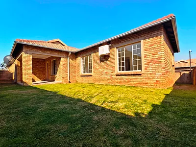 3 Bedroom Townhouse For Sale in Centurion - uqqJ.webp