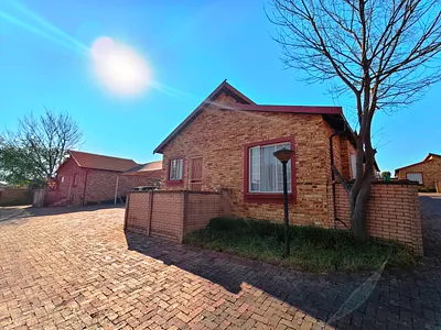 2 Bedroom Townhouse For Sale in Centurion - f2Cx.webp