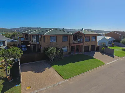 7 Bedroom House For Sale in Hartenbos - AhZO.webp