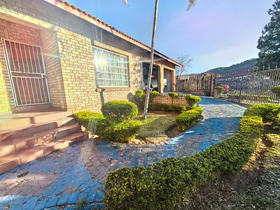 3 Bedroom House For Sale in Rustenburg - otLp.webp