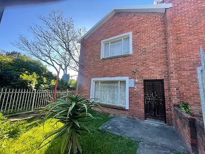 3 Bedroom Apartment For Sale in East London - 8hRr.webp