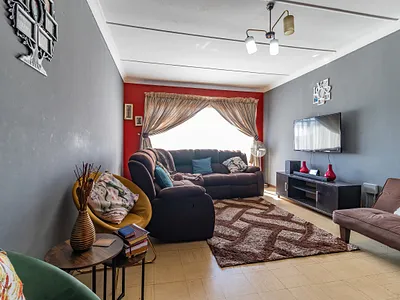 2 Bedroom Apartment For Sale in Springs - x4h2.webp