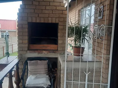 3 Bedroom House To Rent in Mossel Bay - ijmF.webp