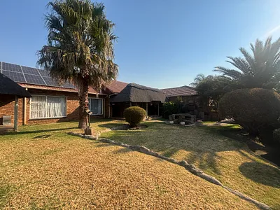 3 Bedroom House For Sale in Witbank - jJNC.webp