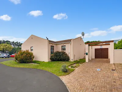 3 Bedroom House For Sale in Goodwood - EDls.webp