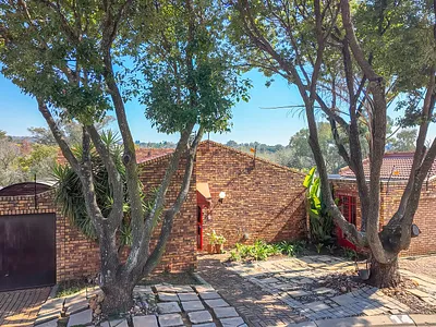 3 Bedroom House For Sale in Sandton - PjVw.webp