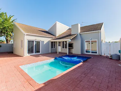 3 Bedroom House For Sale in Velddrif - i1y3.webp