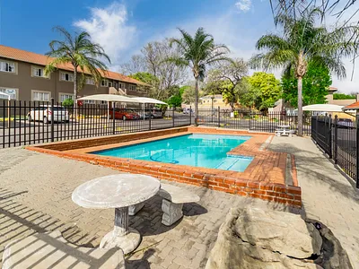 2 Bedroom Apartment For Sale in Centurion - DX6g.webp