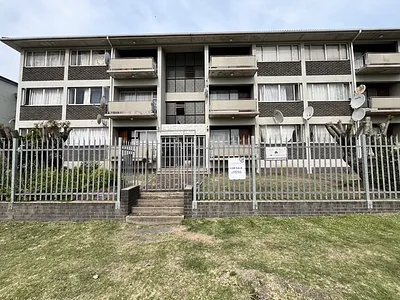 4 Bedroom Apartment For Sale in East London - img