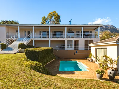 6 Bedroom House To Rent in Somerset West - lWlH.webp