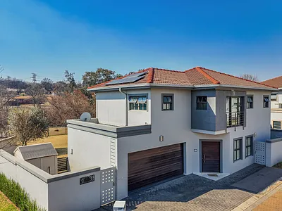3 Bedroom House For Sale in Sandton - Plpq.webp