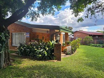 4 Bedroom House To Rent in Rustenburg - Emy1.webp