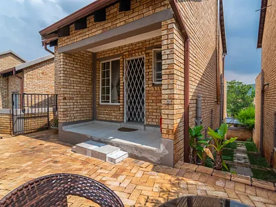2 Bedroom Townhouse For Sale in Roodepoort - m3s9.webp