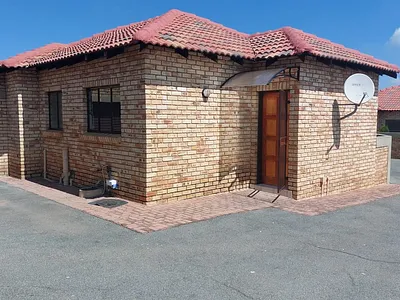 3 Bedroom Townhouse To Rent in Randfontein - img