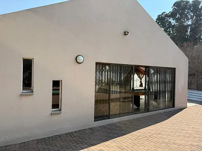 3 Bedroom House For Sale in Vanderbijlpark - 65Us.webp