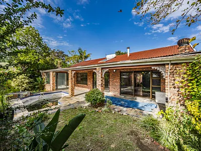 4 Bedroom House For Sale in East London - fDDg.webp