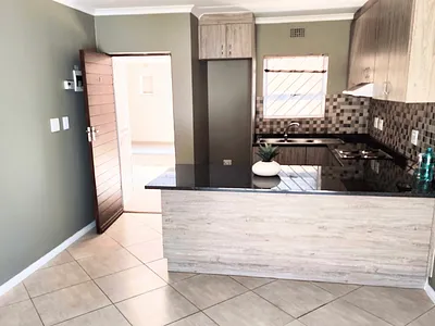 2 Bedroom Apartment For Sale in Kraaifontein - YnX7.webp