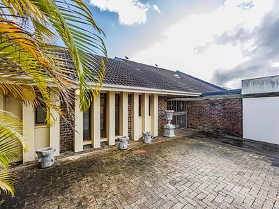 3 Bedroom Townhouse For Sale in East London - lNLM.webp