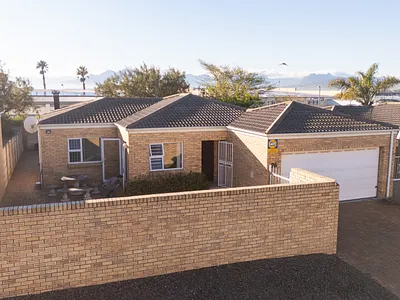 3 Bedroom House For Sale in Brackenfell - LY3e.webp