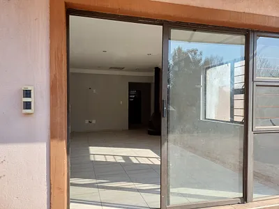 2 Bedroom Apartment To Rent in Eikenhof - riPq.webp