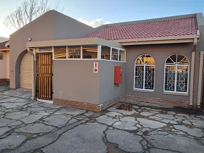 3 Bedroom Townhouse To Rent in Vanderbijlpark - OtcZ.webp