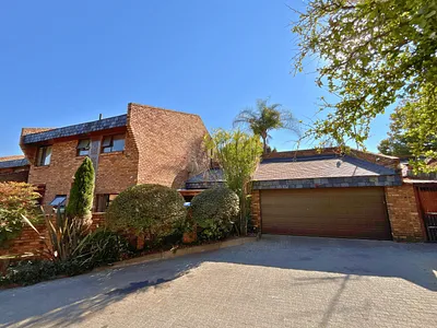 3 Bedroom Townhouse For Sale in Bedfordview - KcZA.webp