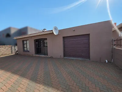 4 Bedroom House To Rent in Kraaifontein - IySD.webp