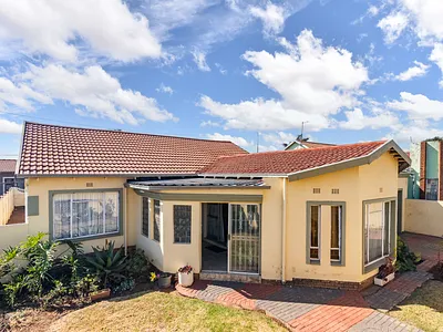 3 Bedroom House For Sale in Soweto - I5tI.webp