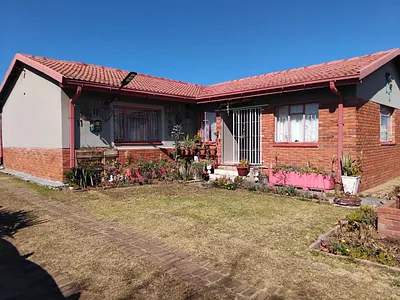 3 Bedroom House For Sale in Newcastle - Yfzr.webp