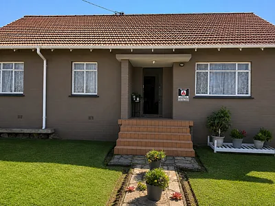 3 Bedroom House For Sale in East London - OwD5.webp