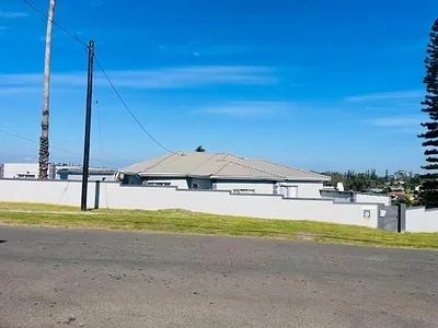 3 Bedroom House For Sale in East London - img