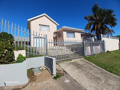 4 Bedroom House For Sale in East London - nh25.webp