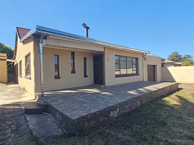4 Bedroom House For Sale in Springs - img