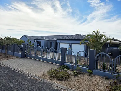 4 Bedroom House For Sale in Langebaan - oHpc.webp