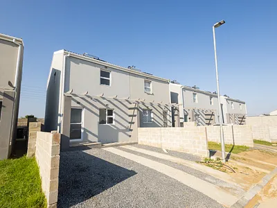 3 Bedroom Apartment For Sale in Blue Downs - img