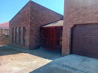 3 Bedroom House For Sale in Mahikeng - VwiP.webp