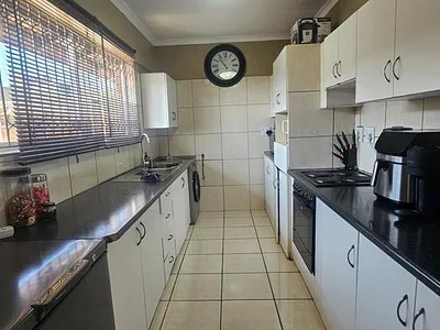 2 Bedroom Apartment To Rent in Durban - EsoB.webp