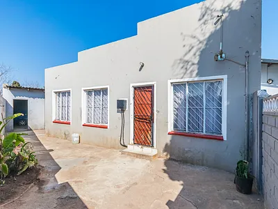 3 Bedroom House For Sale in Soweto - yOIP.webp