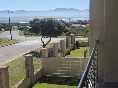 3 Bedroom Townhouse For Sale in Mossel Bay - img