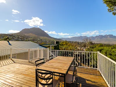 6 Bedroom House For Sale in Somerset West - Rtoq.webp