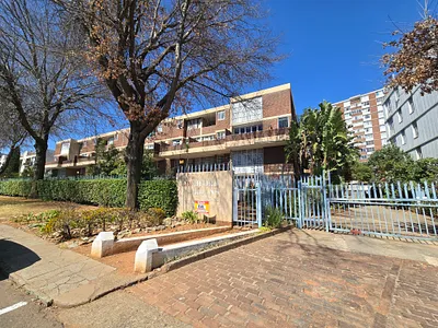 2 Bedroom Townhouse For Sale in Bedfordview - YjC4.webp
