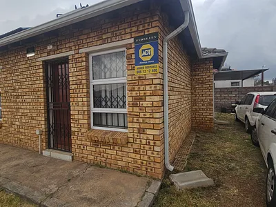 2 Bedroom House For Sale in Benoni - img