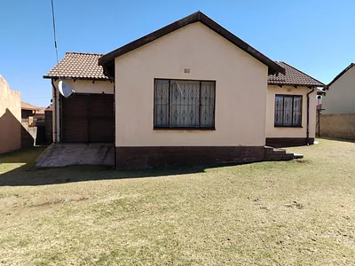 3 Bedroom House For Sale in Witbank - 4vnP.webp