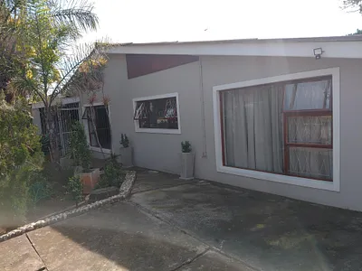 4 Bedroom House For Sale in Despatch - img