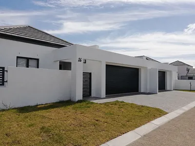 3 Bedroom House To Rent in Somerset West - AV8J.webp