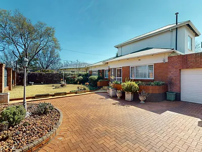 5 Bedroom House For Sale in Germiston - j686.webp