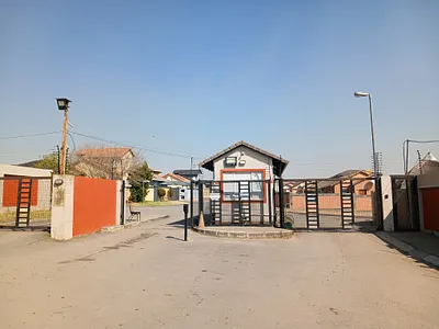 3 Bedroom House For Sale in Randburg - 6cgf.webp