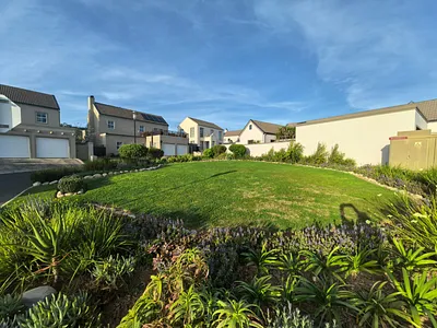 2 Bedroom House To Rent in Somerset West - DCdG.webp