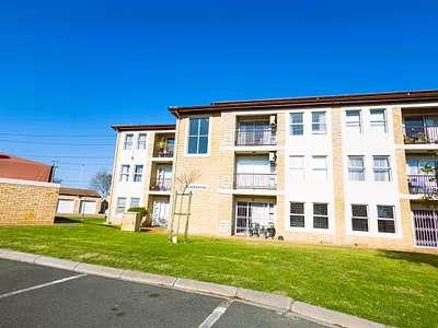 2 Bedroom Apartment For Sale in Brackenfell - PsJX.webp