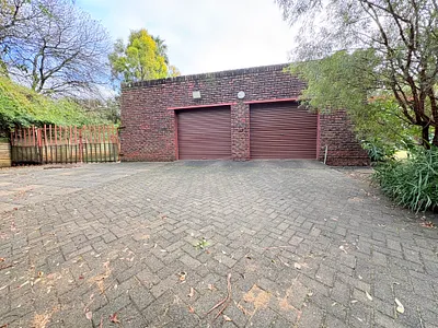 4 Bedroom House For Sale in Newcastle - Sgqp.webp
